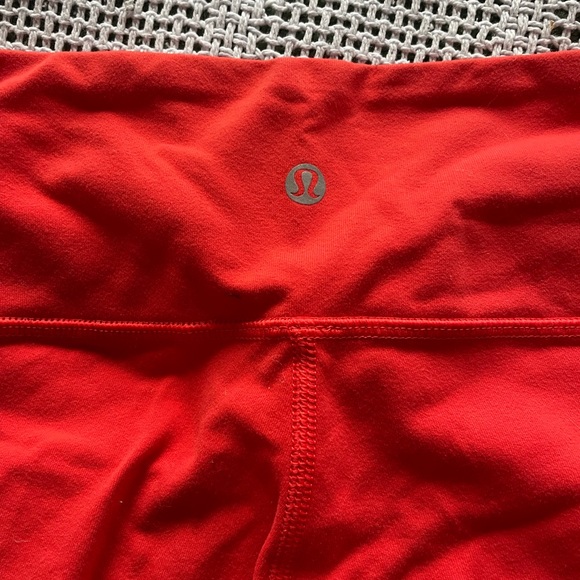 Lululemon cropped Wunder Under leggings size 8 - Picture 3 of 4